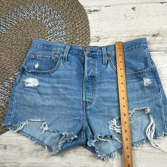 LEVI'S 501 Distressed Destroy Cut-off Jean Shorts Size 31 Button Fly Front Blue - Picture 17 of 17